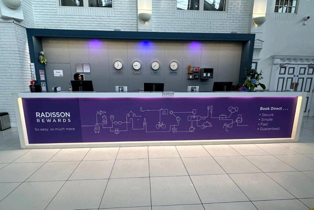 Radisson Blu Kochi Hotel Eksteriør billede The Radisson Rewards desk at the Radisson Blu Hotel, Brussels Airport